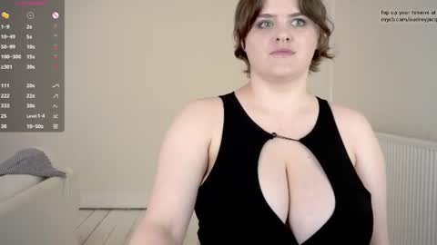 Audrey Jacq online show from June 26, 2026, 3:16 pm