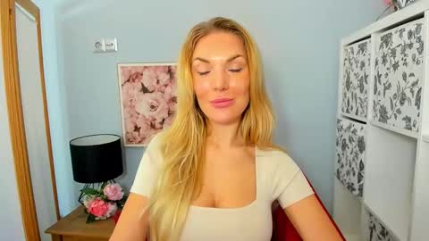 Snapshot of aullorasensual chatting on December 2, 2024, 7:14 am AulloraSensual online show from December 2, 2024, 7:14 am