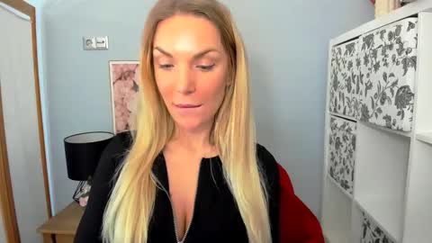 Snapshot of aullorasensual chatting on December 30, 2024, 10:21 am AulloraSensual online show from December 30, 2024, 10:21 am