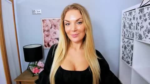 Snapshot of aullorasensual chatting on February 16, 2025, 3:16 pm AulloraSensual online show from February 16, 2025, 3:16 pm