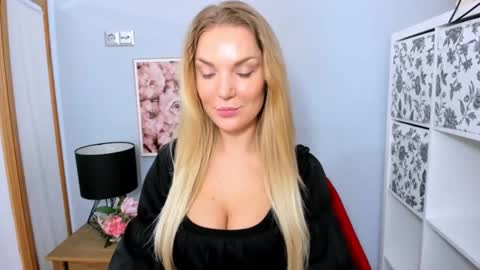 Snapshot of aullorasensual chatting on February 17, 2025, 6:09 am AulloraSensual online show from February 17, 2025, 6:09 am