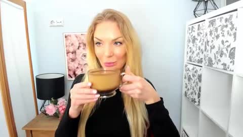 Snapshot of aullorasensual chatting on March 10, 2025, 6:16 am AulloraSensual online show from March 10, 2025, 6:16 am