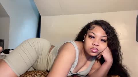aunyxxx online show from January 1, 2025, 5:55 pm
