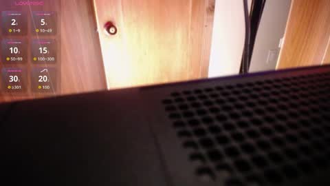 Snapshot of aura_cute_ chatting on April 8, 2026, 3:28 am aura_cute_ online show from April 8, 2026, 3:28 am