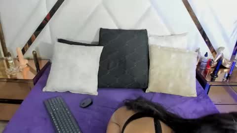 Snapshot of aura_love69 chatting on September 21, 2025, 5:20 am Monii Yi online show from September 21, 2025, 5:20 am