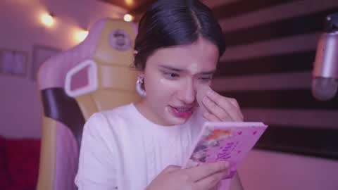 Snapshot of aura_rouss chatting on November 8, 2025, 1:28 am aura_rouss online show from November 8, 2025, 1:28 am