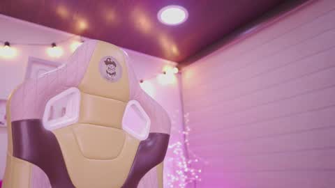 aura_rouss online show from February 10, 2026, 2:04 am