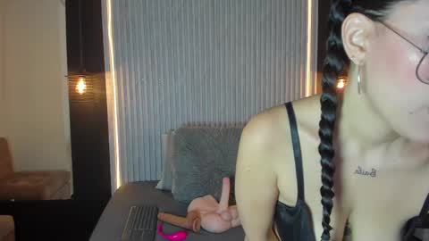 Snapshot of aurabakers chatting on October 10, 2025, 3:16 am Aura online show from October 10, 2025, 3:16 am