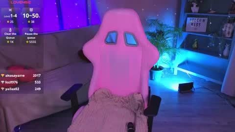 Aura online show from June 22, 2026, 3:25 am