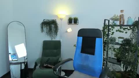 Snapshot of aureliagleam chatting on June 22, 2026, 7:05 am Aurelia online show from June 22, 2026, 7:05 am