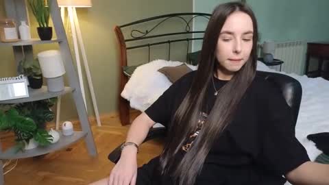 Snapshot of aurora_aksness chatting on February 13, 2025, 10:44 am Aurora online show from February 13, 2025, 10:44 am