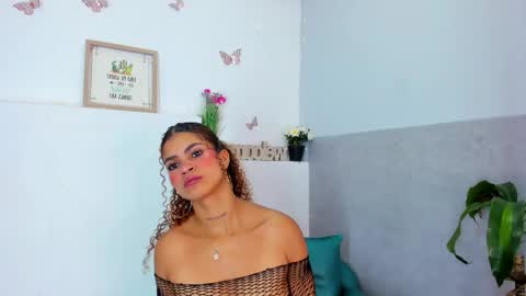 aurora_blackmont online show from April 20, 2026, 12:19 pm