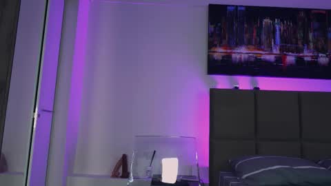 Aurora online show from October 16, 2025, 5:30 am