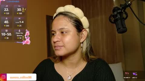 aurora_collins08 online show from February 25, 2025, 3:38 pm