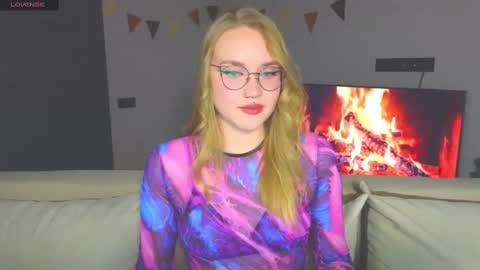 Kate online show from December 2, 2024, 4:31 pm