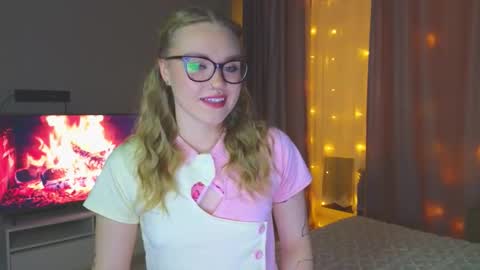 Snapshot of aurora_golden chatting on October 11, 2025, 7:01 pm Kate online show from October 11, 2025, 7:01 pm