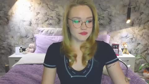 Snapshot of aurora_golden chatting on October 20, 2025, 4:18 pm Kate online show from October 20, 2025, 4:18 pm