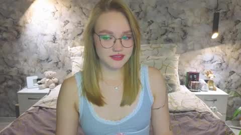 Snapshot of aurora_golden chatting on October 26, 2025, 5:52 pm Kate online show from October 26, 2025, 5:52 pm