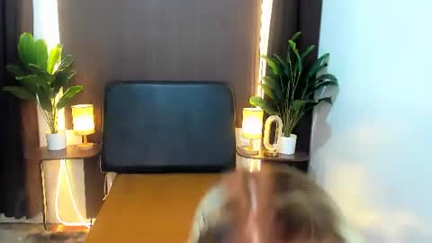 Kate online show from December 19, 2025, 10:22 am