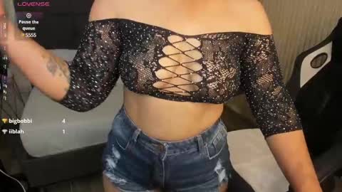 Snapshot of aurora_johnson_ chatting on December 17, 2024, 5:40 am A U R O R A online show from December 17, 2024, 5:40 am