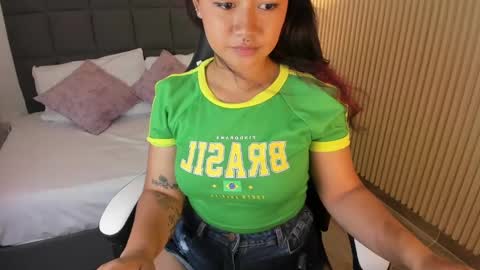 Snapshot of aurora_johnson_ chatting on December 21, 2024, 3:42 pm A U R O R A online show from December 21, 2024, 3:42 pm