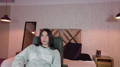 Snapshot of aurora_jones1 chatting on October 9, 2025, 4:10 am Aurora online show from October 9, 2025, 4:10 am