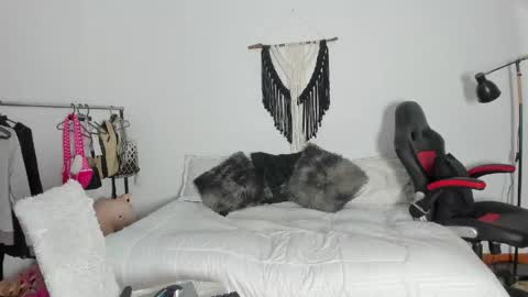 Snapshot of aurora_moonm chatting on May 28, 2026, 3:15 am aurora_moonm online show from May 28, 2026, 3:15 am
