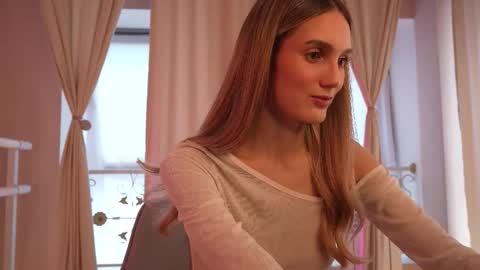 Snapshot of aurora_the_ballerina chatting on September 21, 2025, 6:48 am Aurora online show from September 21, 2025, 6:48 am