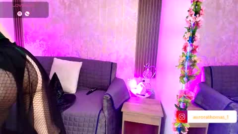 Snapshot of aurora_thomas chatting on October 18, 2025, 10:43 pm Aurora online show from October 18, 2025, 10:43 pm