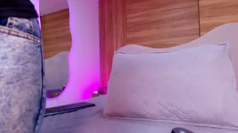 auroraa_miller online show from May 12, 2026, 3:03 am