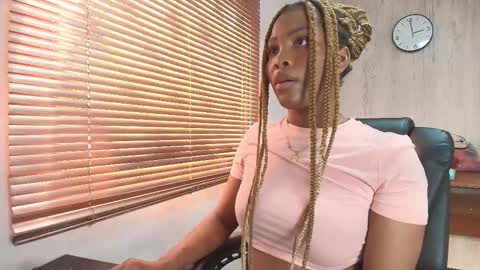 Snapshot of aurorabrow chatting on September 17, 2025, 7:59 pm Ariana online show from September 17, 2025, 7:59 pm