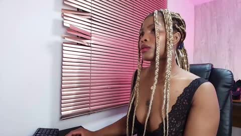 Snapshot of aurorabrow chatting on October 12, 2025, 3:49 am Ariana online show from October 12, 2025, 3:49 am