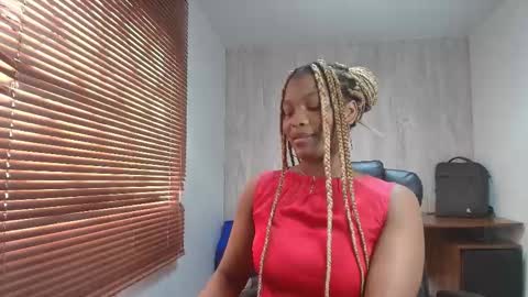 Snapshot of aurorabrow chatting on October 27, 2025, 6:45 pm Ariana online show from October 27, 2025, 6:45 pm