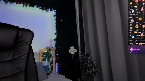 Aurora online show from December 8, 2024, 6:43 am