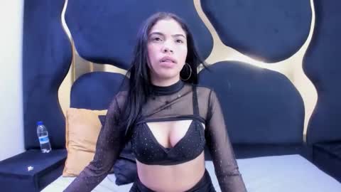 aurorahoney32 online show from April 29, 2026, 8:59 pm