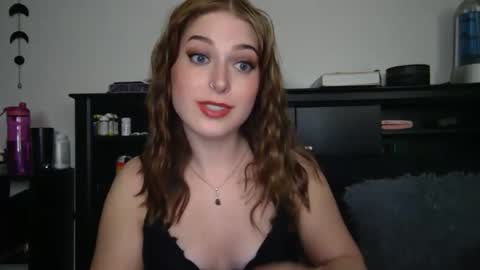 auroralightz1 online show from October 29, 2025, 1:19 am