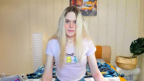 Aurora online show from February 16, 2025, 4:42 pm