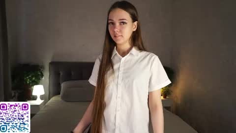 Snapshot of auroralowen chatting on June 19, 2026, 3:44 am Aurora online show from June 19, 2026, 3:44 am
