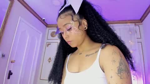 Snapshot of auroramontclair chatting on October 7, 2025, 12:02 pm Aurora online show from October 7, 2025, 12:02 pm