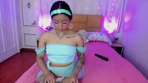 Snapshot of auroramontclair chatting on October 23, 2025, 11:53 am Aurora online show from October 23, 2025, 11:53 am