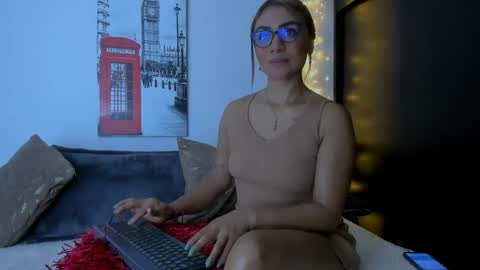 Aurora Ponce online show from February 22, 2025, 4:40 am