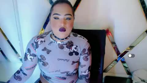 Snapshot of aurorarossx chatting on October 21, 2025, 6:52 pm Aurora online show from October 21, 2025, 6:52 pm