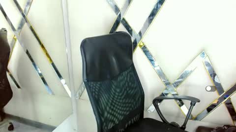 Snapshot of aurorarossx chatting on October 30, 2025, 11:05 pm Aurora online show from October 30, 2025, 11:05 pm