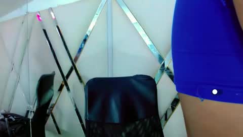 Snapshot of aurorarossx chatting on November 4, 2025, 7:02 pm Aurora online show from November 4, 2025, 7:02 pm