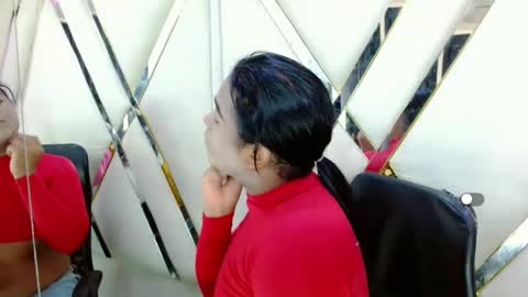 Snapshot of aurorarossx chatting on November 5, 2025, 7:25 pm Aurora online show from November 5, 2025, 7:25 pm