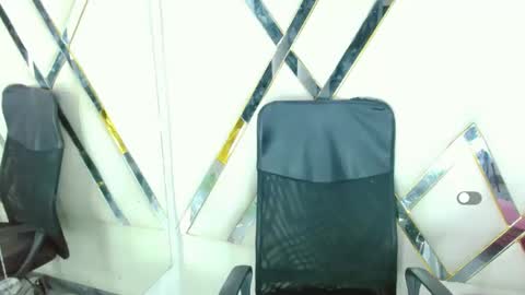 Snapshot of aurorarossx chatting on November 7, 2025, 7:25 pm Aurora online show from November 7, 2025, 7:25 pm