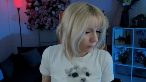 aurorawrenfield online show from February 23, 2026, 1:14 am