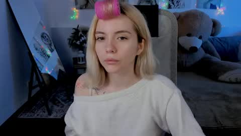 aurorawrenfield online show from April 10, 2026, 4:28 am