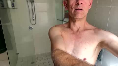 Aussie azza online show from October 8, 2025, 3:37 am