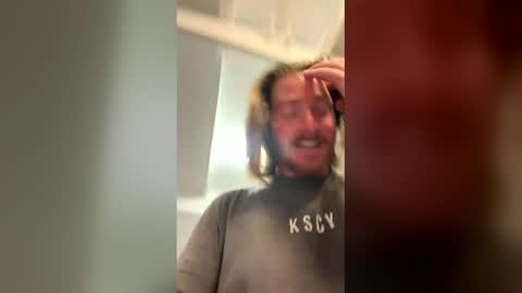 Snapshot of aussie_surf_dude chatting on March 15, 2026, 9:37 am Aussie online show from March 15, 2026, 9:37 am